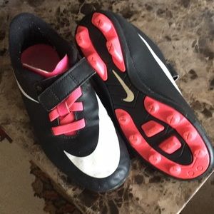 Nike girls soccer shoes